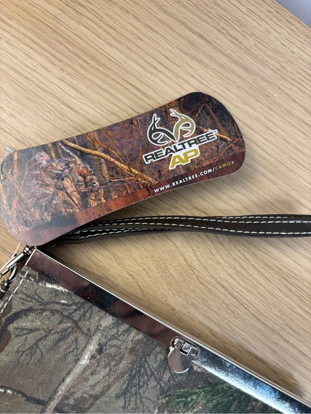 Realtree AP Camouflage Women's Wristlet Clasp Wallet NEW!‎